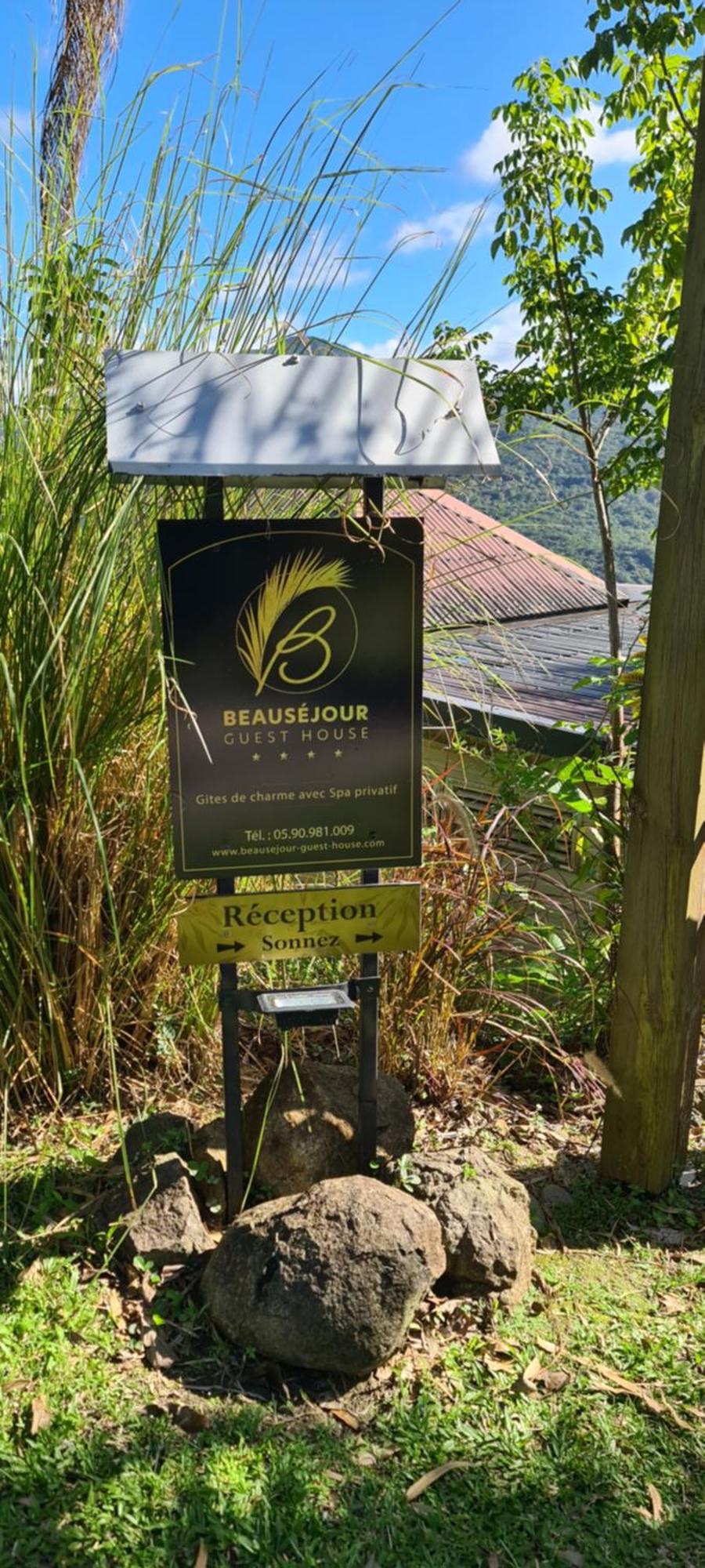 Beausejour Guest House ปวงต์-นัวร์ ภายนอก รูปภาพ